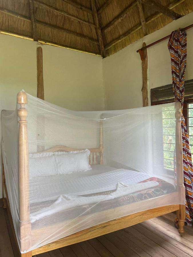 Lake Nkuruba Nature Reserve Hotel Durama Exterior photo